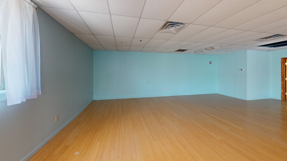 198 Londonderry Tpke, Hooksett, NH for sale - Building Photo - Image 3 of 16