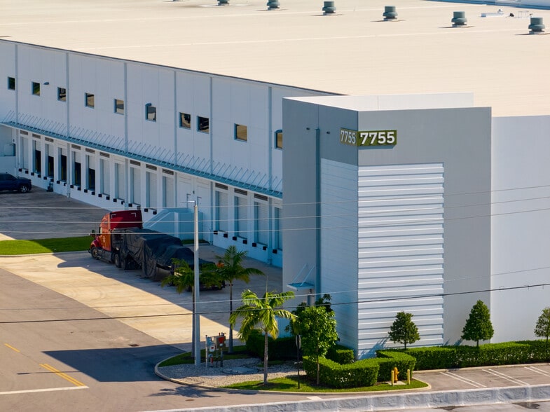 7855 NW 41st St, Doral, FL for lease - Building Photo - Image 1 of 4