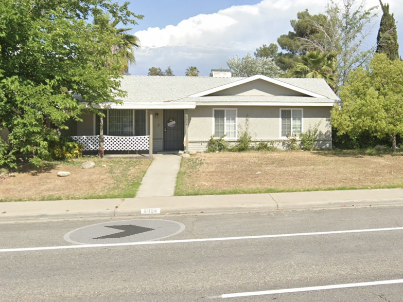 Specialty in Bakersfield, CA for sale - Building Photo - Image 1 of 1