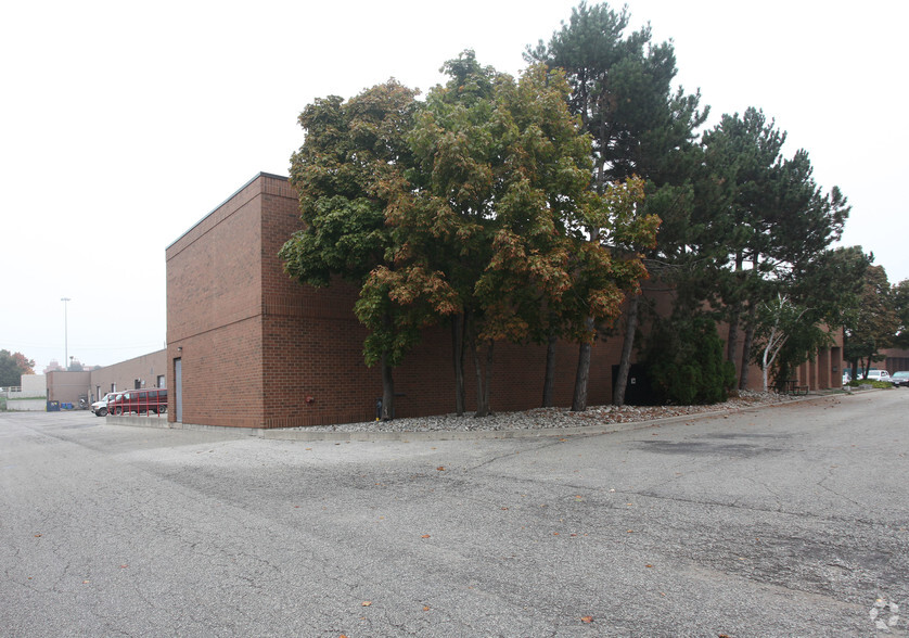 333 Wyecroft Rd, Oakville, ON for lease - Building Photo - Image 2 of 2