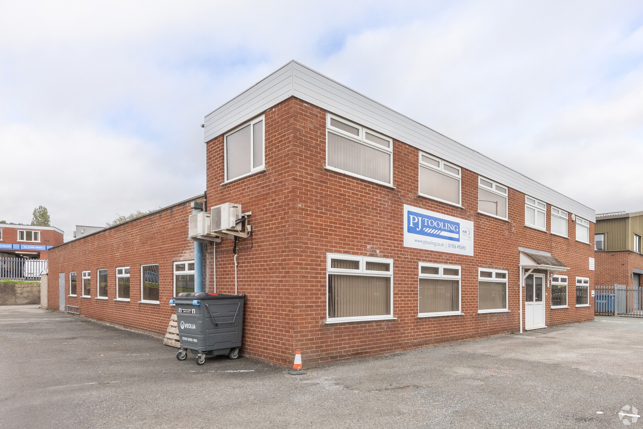 31-33 Millers Rd, Warwick for sale Primary Photo- Image 1 of 1