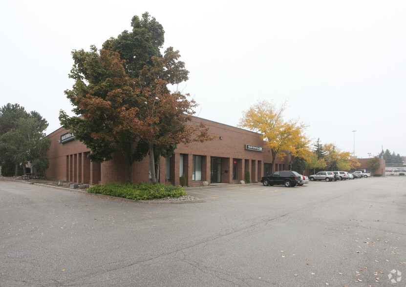 333 Wyecroft Rd, Oakville, ON for lease - Primary Photo - Image 1 of 2