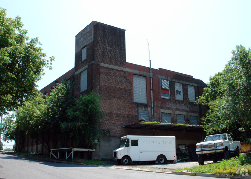 365 W Whitehall St, Allentown, PA for lease - Building Photo - Image 3 of 22