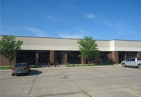 5005 Bowling St SW, Cedar Rapids, IA for sale - Building Photo - Image 2 of 20