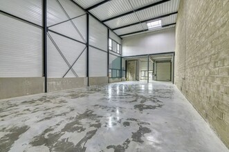 Flex in Groslay for lease Interior Photo- Image 2 of 3