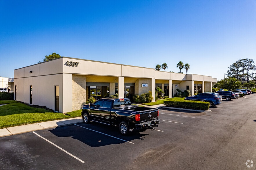 4303 Vineland Rd, Orlando, FL for lease - Building Photo - Image 2 of 33