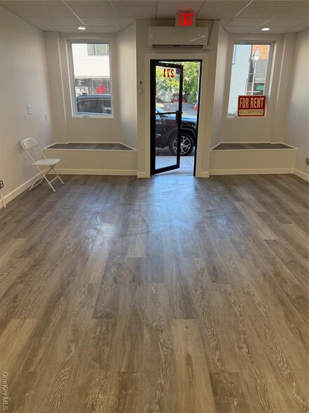 271 Broadway, Bethpage, NY for lease - Interior Photo - Image 2 of 4