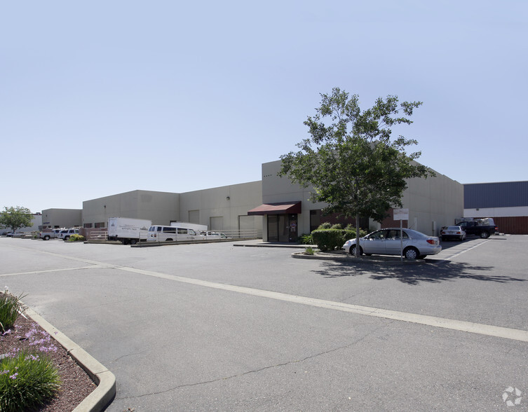 2505 Del Monte St, West Sacramento, CA for lease - Building Photo - Image 2 of 5