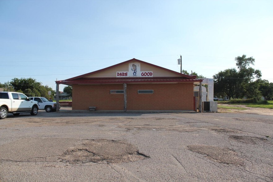 818 E 2nd St, Clarendon, TX for sale - Primary Photo - Image 1 of 1