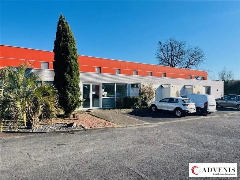 Office in Lormont for lease - Building Photo - Image 1 of 12