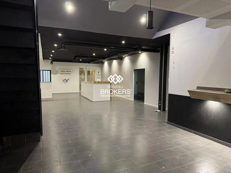 Retail in Le Pontet for lease - Interior Photo - Image 2 of 4