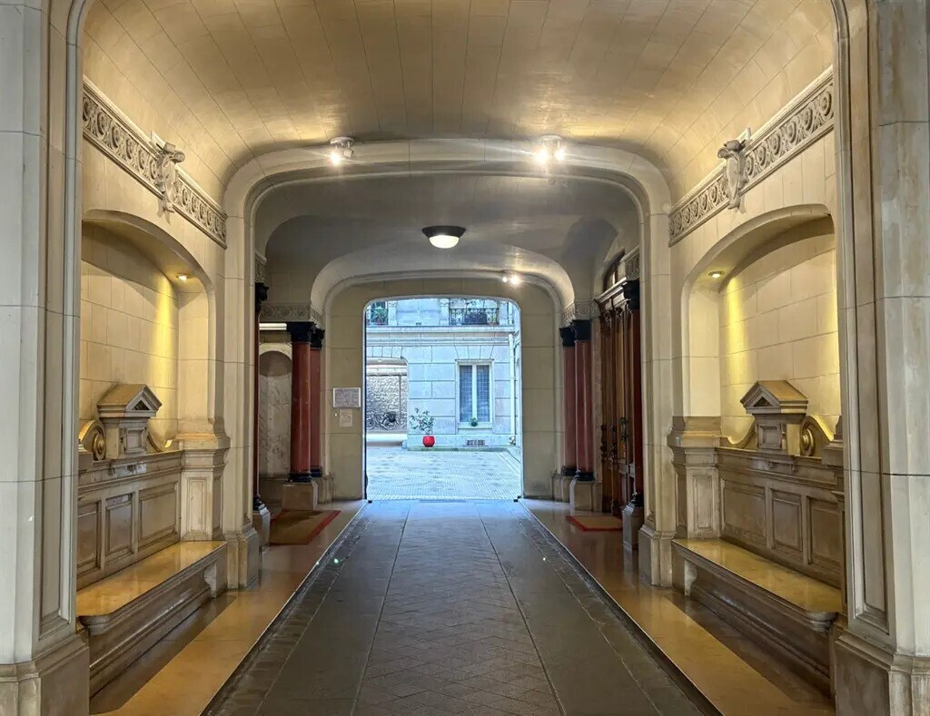 Location Bureaux 94 m² - Photo 1