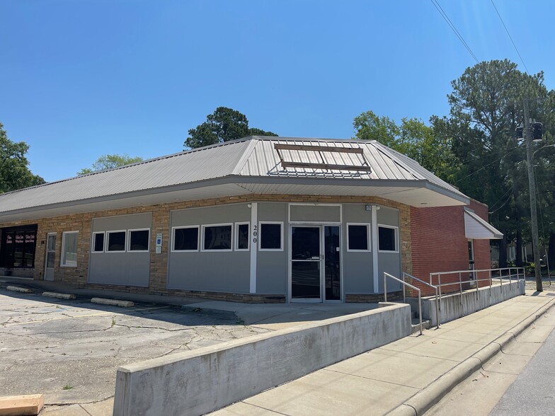 200 N Ellis Ave, Dunn, NC for sale - Building Photo - Image 1 of 4