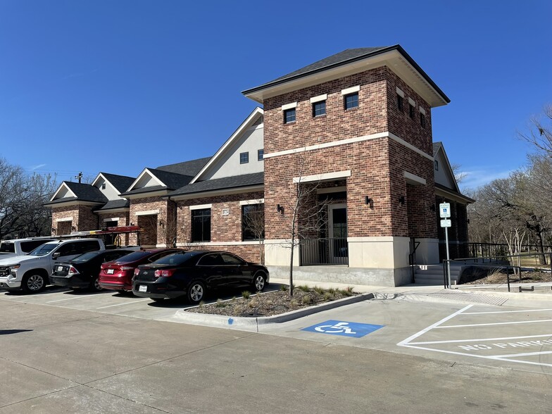 124 River Oaks Dr, Southlake, TX for lease - Building Photo - Image 1 of 20