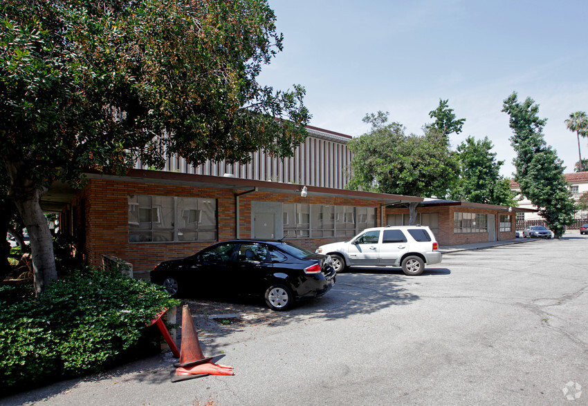 333 E Walnut St, Pasadena, CA for lease - Building Photo - Image 2 of 9