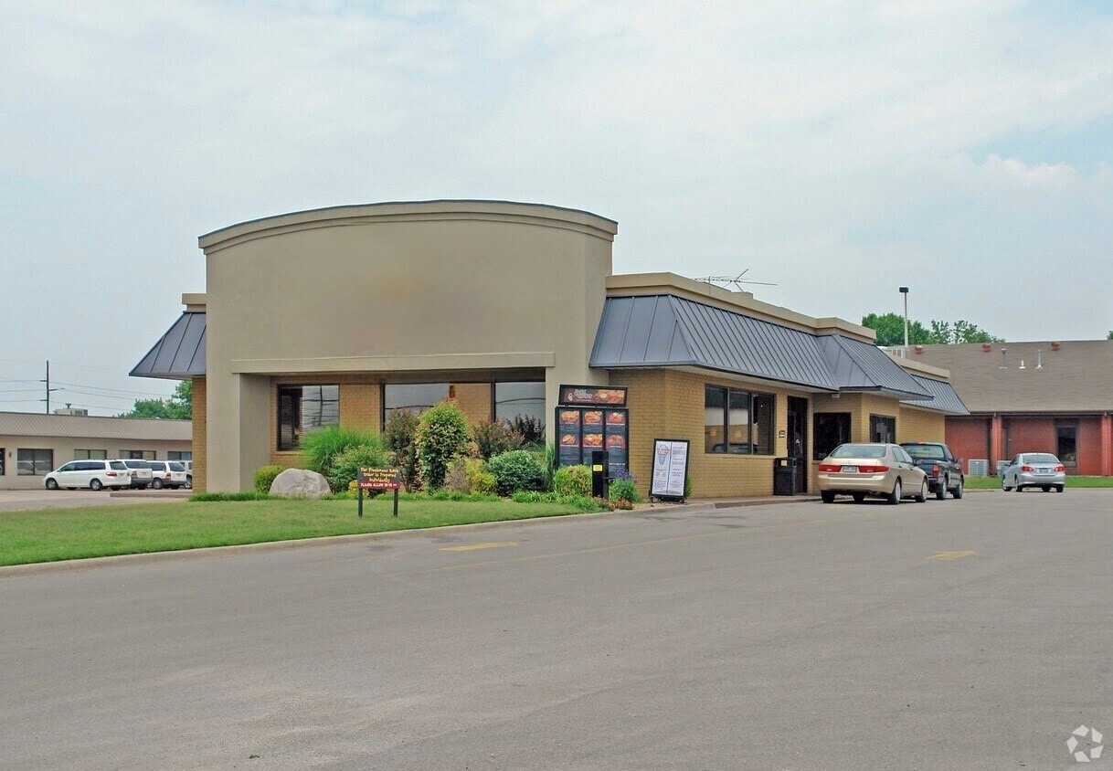 2638 W Sunset Ave, Springdale, AR for lease Building Photo- Image 1 of 4