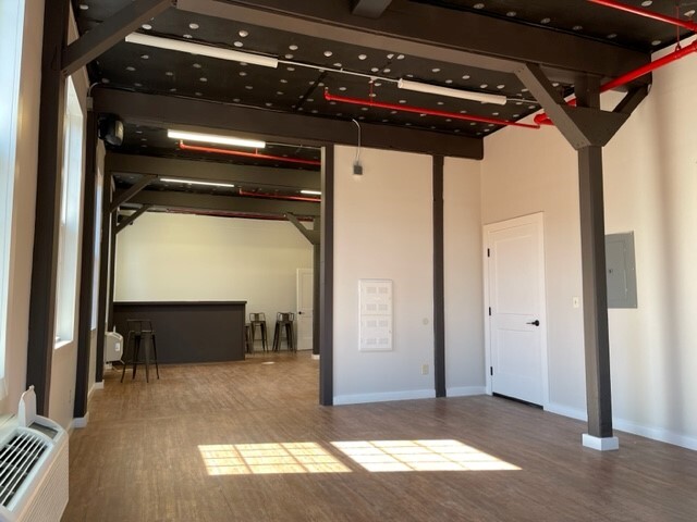 372 Central Ave, Pawtucket, RI for lease Interior Photo- Image 1 of 4