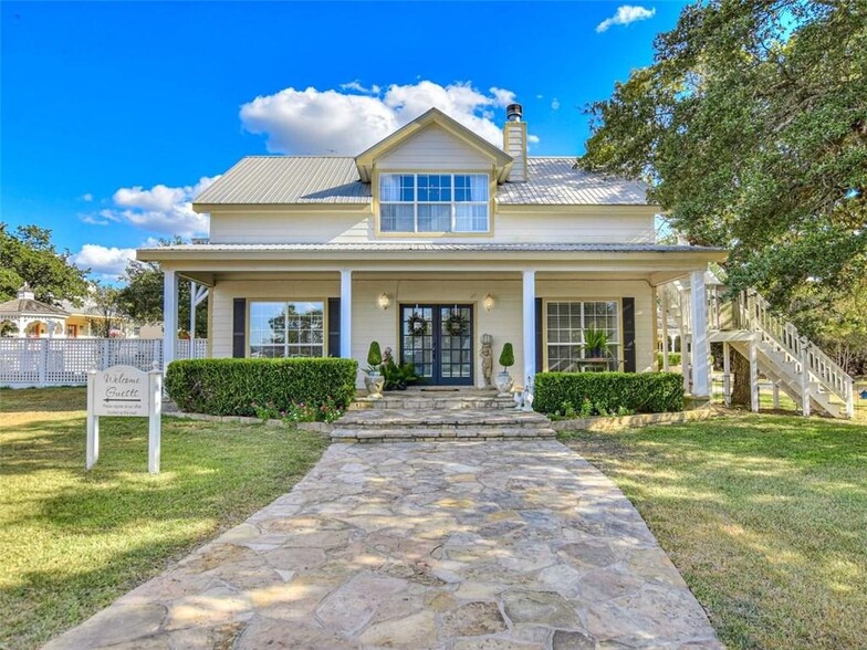 251 Circle Dr, Wimberley, TX for sale - Primary Photo - Image 1 of 84