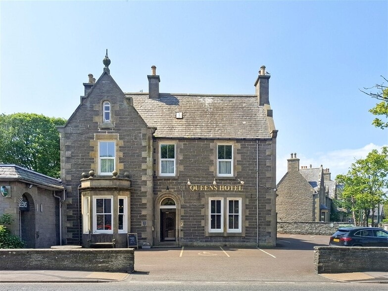Queens Hotel, Wick for sale - Building Photo - Image 1 of 29