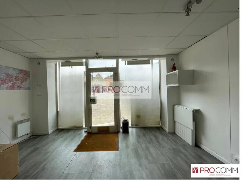 Retail in Chartres for lease - Interior Photo - Image 3 of 6