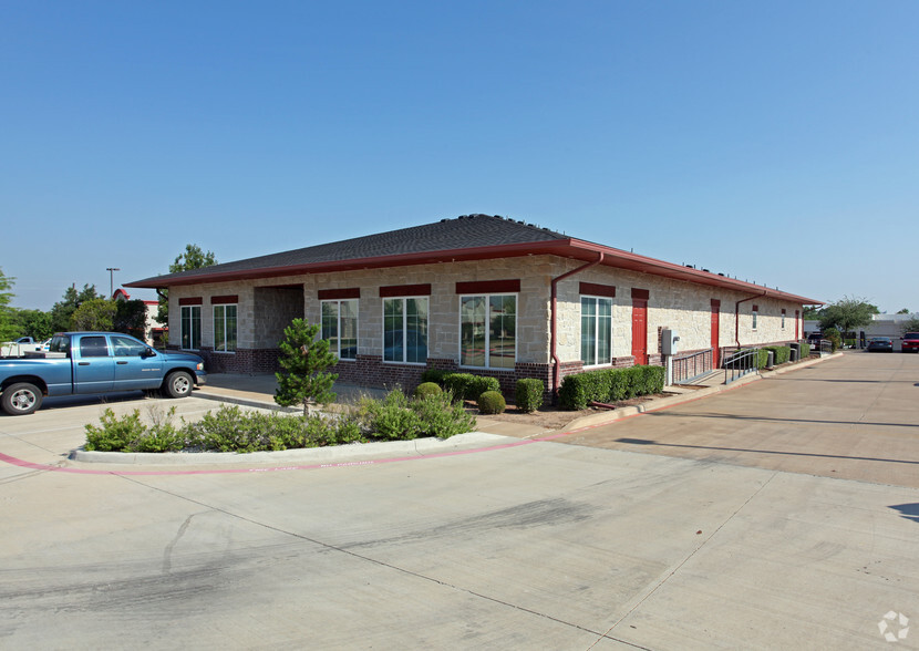 200 Silken Xing, Midlothian, TX for lease - Building Photo - Image 2 of 4