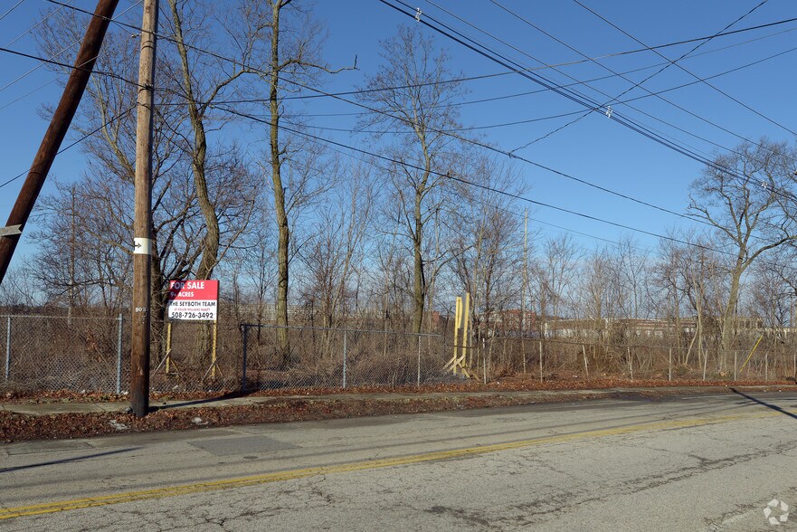 290 Bourne Ave, Rumford, RI 02916