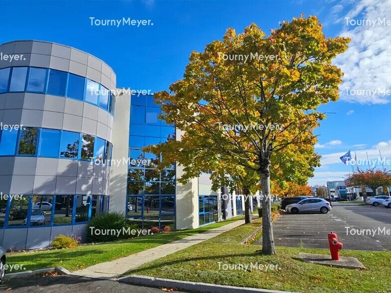 Office in Saint-Grégoire for lease - Building Photo - Image 1 of 4