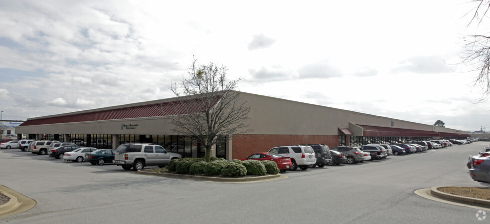 5959 Shallowford Rd, Chattanooga, TN for lease - Building Photo - Image 2 of 5