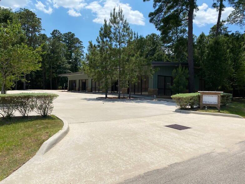 9780 Pozos Ln, Conroe, TX for sale - Building Photo - Image 1 of 1