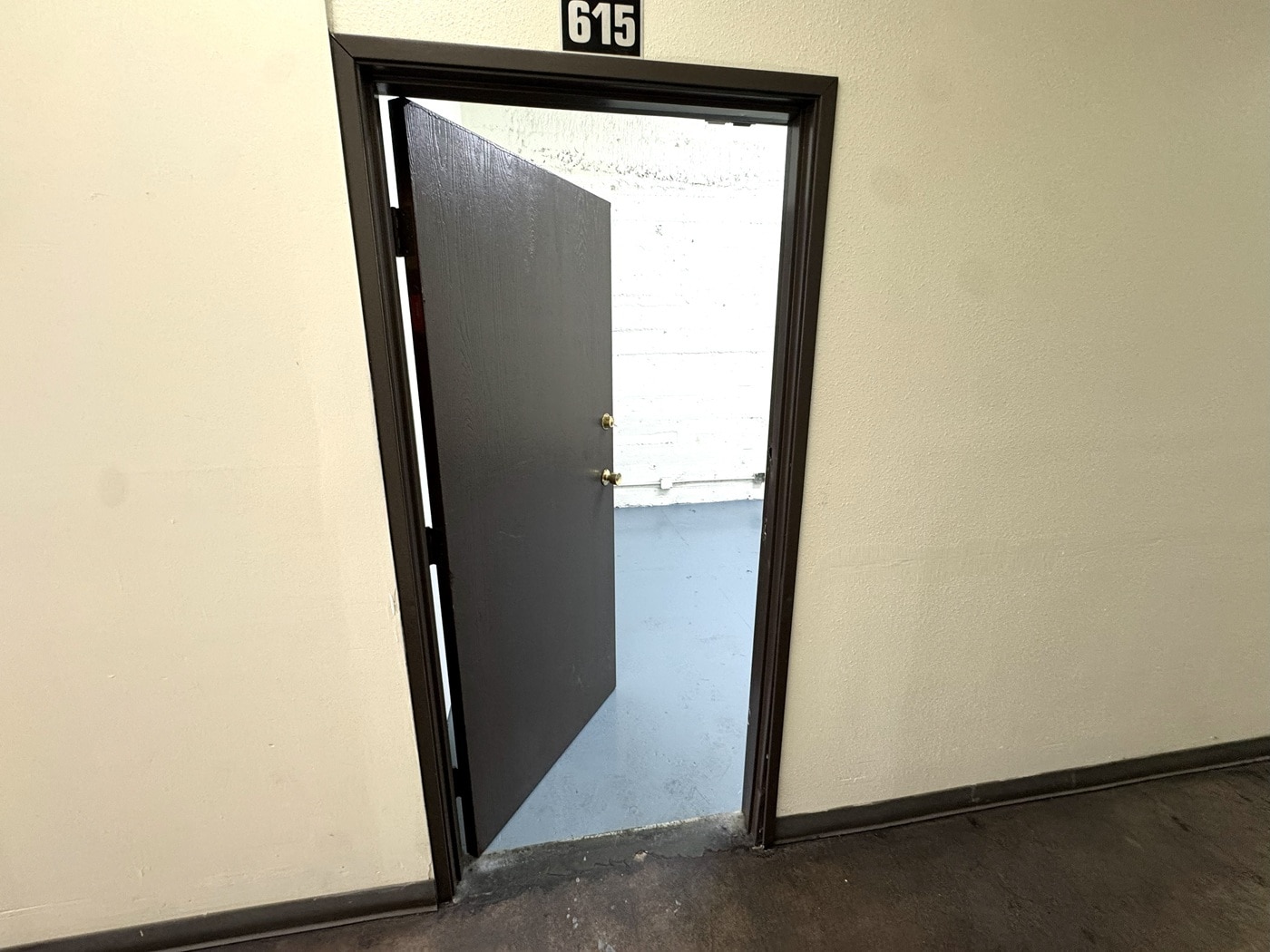 1048 Santee St, Los Angeles, CA for lease Interior Photo- Image 1 of 4