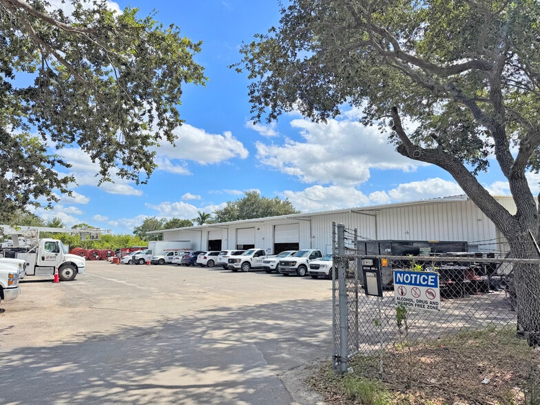 3526 Work Dr, Fort Myers, FL for lease - Building Photo - Image 2 of 6