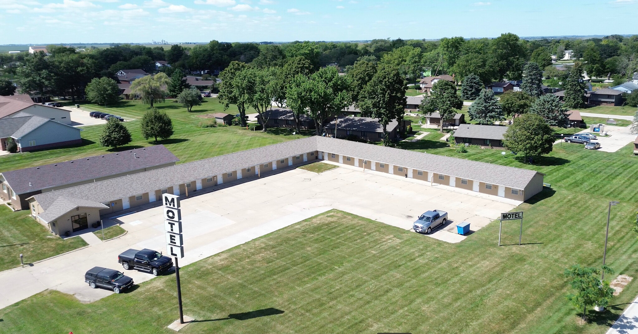 203 SW 7th St, Stuart, IA for sale Primary Photo- Image 1 of 40