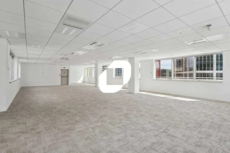 Office in Clichy for lease - Building Photo - Image 2 of 21