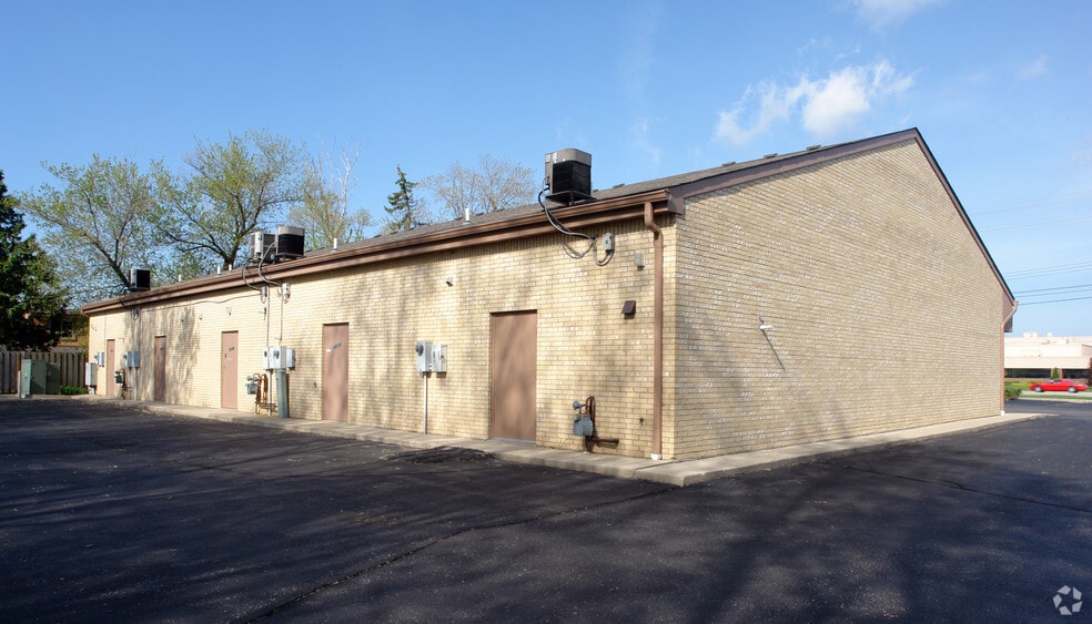 49532-49540 Gratiot Ave, Chesterfield, MI for lease - Building Photo - Image 2 of 16