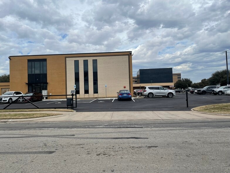 223 NE Loop 820, Hurst, TX for lease - Primary Photo - Image 2 of 61