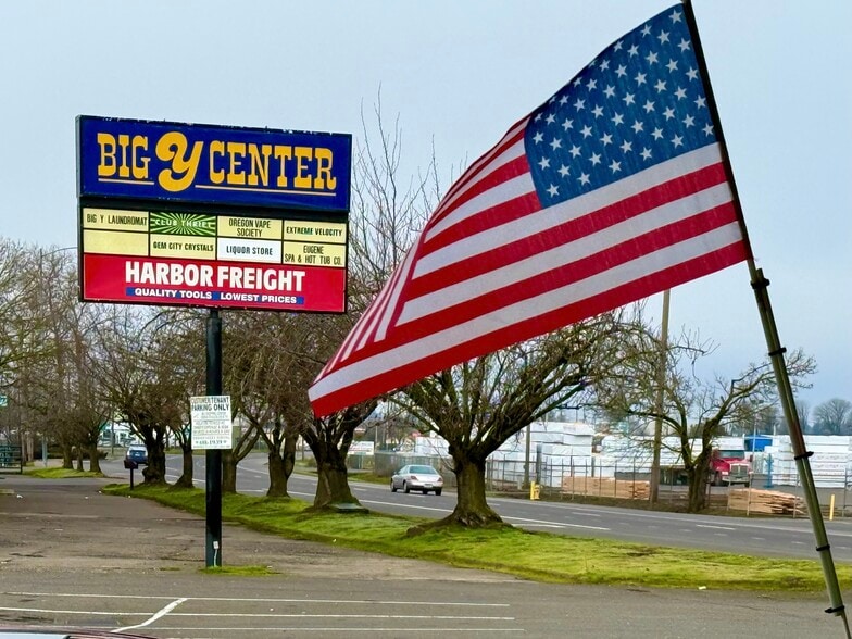 2170-2188 W 6th Ave, Eugene, OR for lease - Building Photo - Image 3 of 15