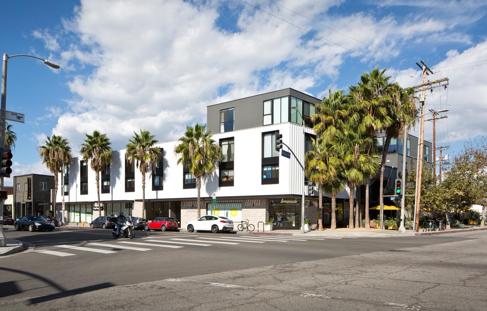 1645 Abbot Kinney Blvd, Venice, CA for lease Primary Photo- Image 1 of 12