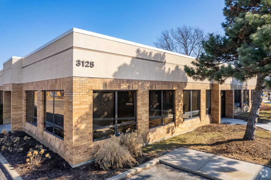 3115 N Wilke Rd, Arlington Heights, IL for lease - Building Photo - Image 3 of 17