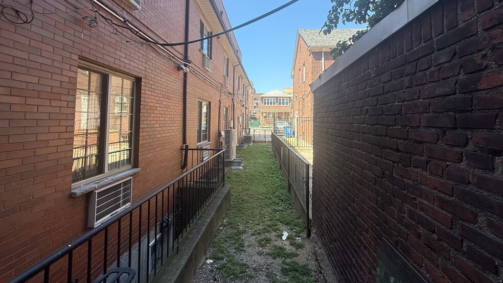 7803 41st Ave, Elmhurst, NY for lease - Building Photo - Image 2 of 13