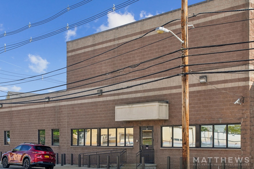 53 Hanse Ave, Freeport, NY for sale - Building Photo - Image 2 of 3