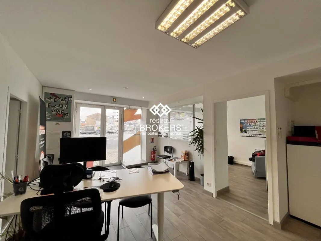 Retail in Rezé for lease Interior Photo- Image 1 of 11