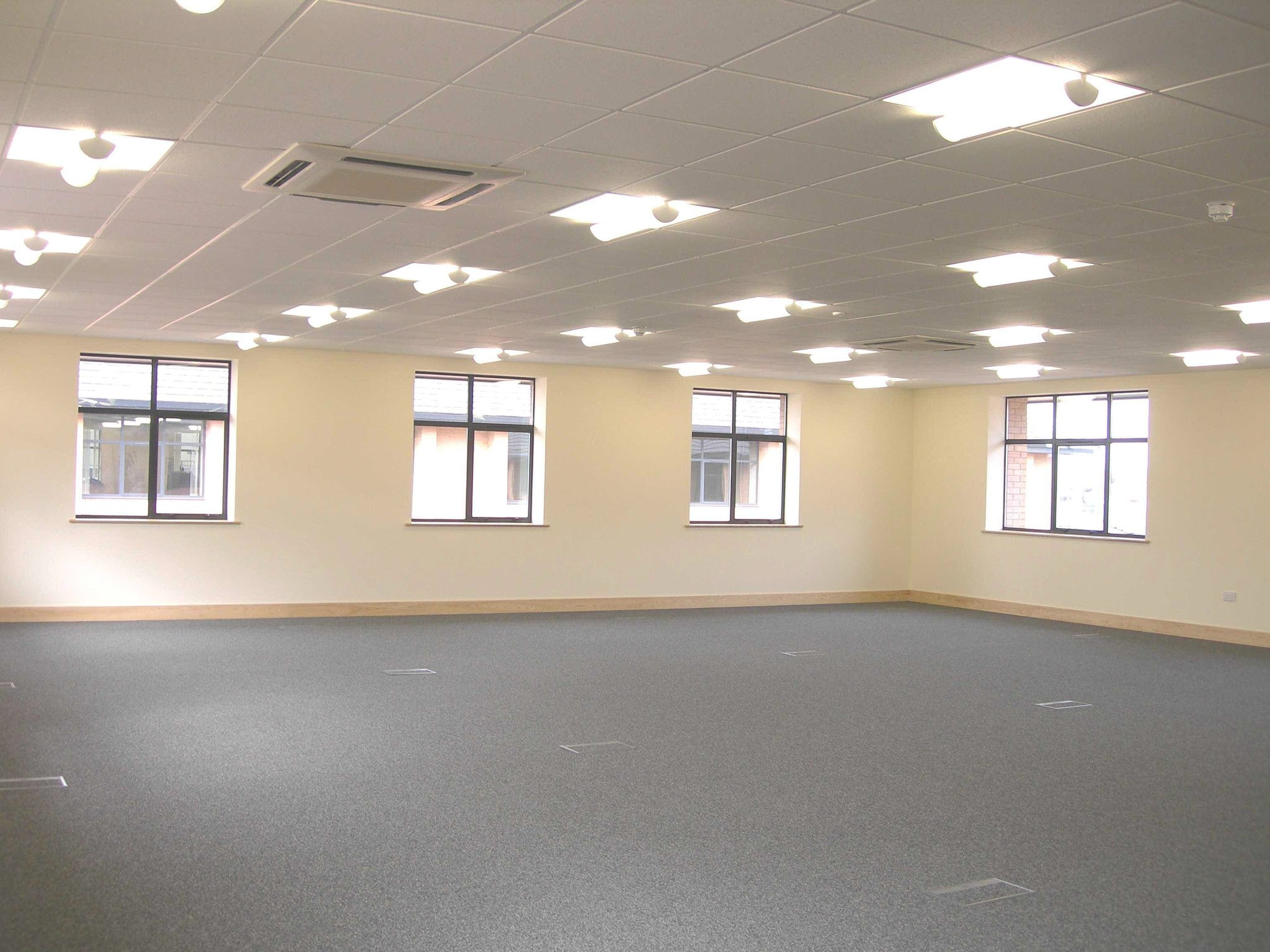 Pride Point Dr, Derby for sale Interior Photo- Image 1 of 1