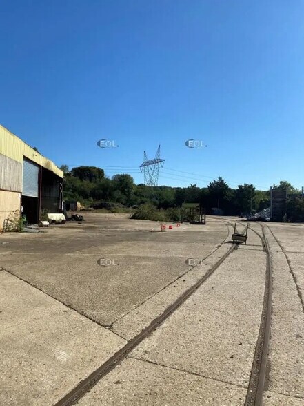 Flex in Trilport for sale - Building Photo - Image 3 of 7