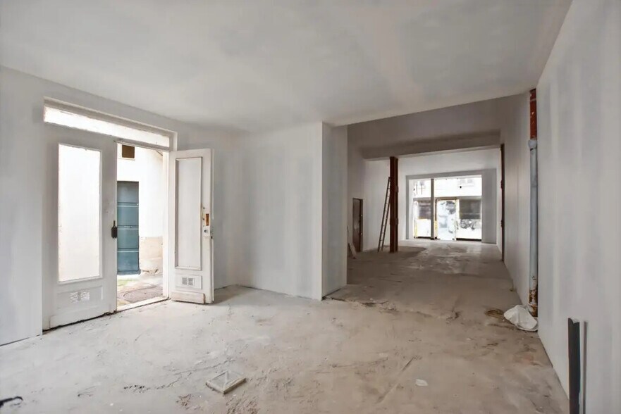 Retail in Paris for lease - Building Photo - Image 3 of 5