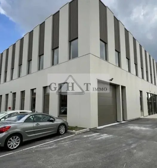 Industrial in Tremblay-en-France for sale - Building Photo - Image 1 of 5