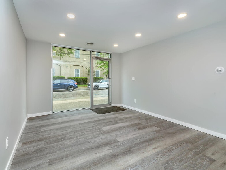 31 Myrtle St, Manhasset, NY for lease - Interior Photo - Image 3 of 8