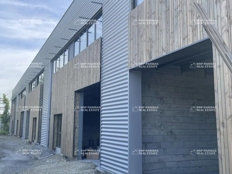 Flex in Treillières for sale - Building Photo - Image 1 of 13