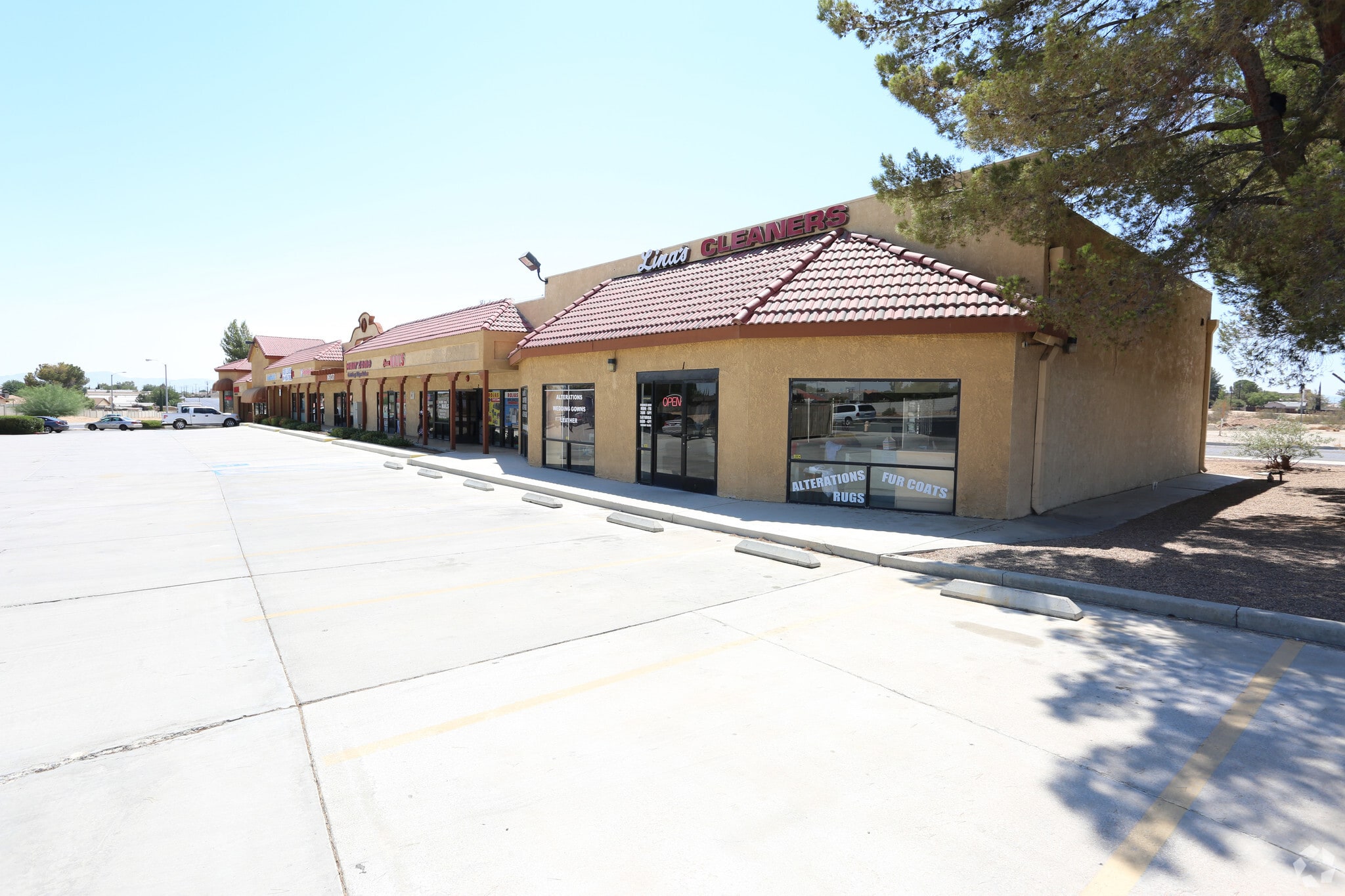16137 Green Tree Blvd, Victorville, CA for lease Primary Photo- Image 1 of 13
