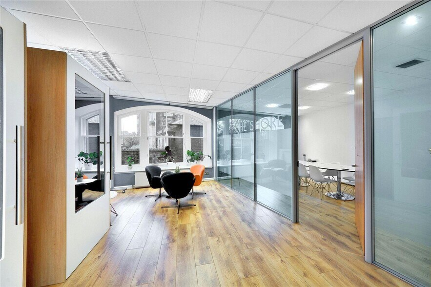 14 Links Pl, Edinburgh for lease - Interior Photo - Image 2 of 7