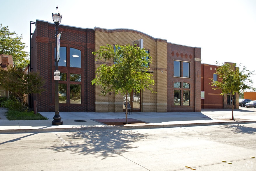 206 N Oak St, Roanoke, TX for sale - Building Photo - Image 2 of 17